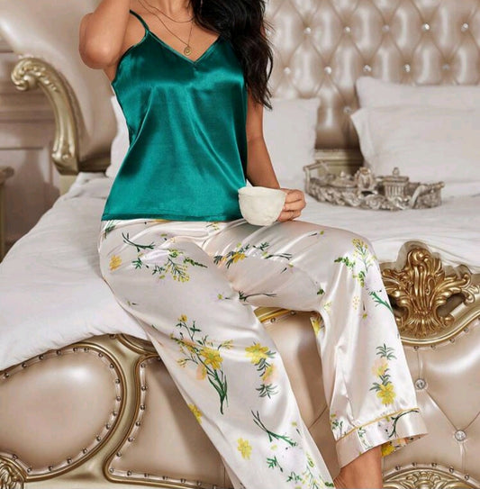 Ensemble de pyjama pour femmes avec camisole en satin et pantalon long